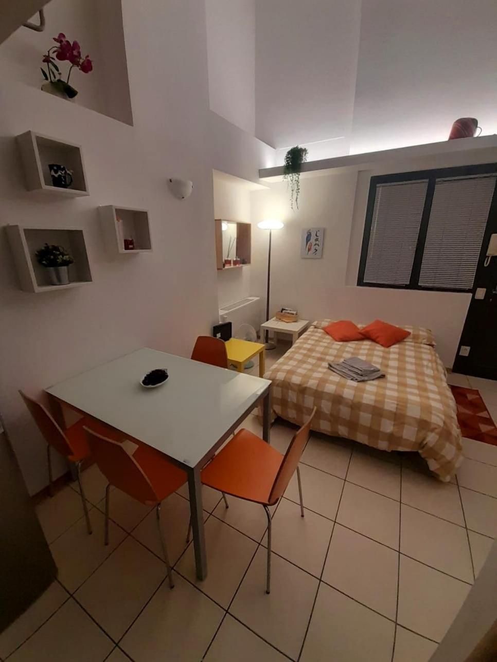 Gemme Fiorentine Apartments In Front Of The Train Station 5 Minutes From The Centre Free Parking ฟลอเรนซ์ ภายนอก รูปภาพ